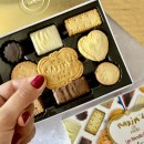 Assortment of 32 fine biscuits - Metal tin